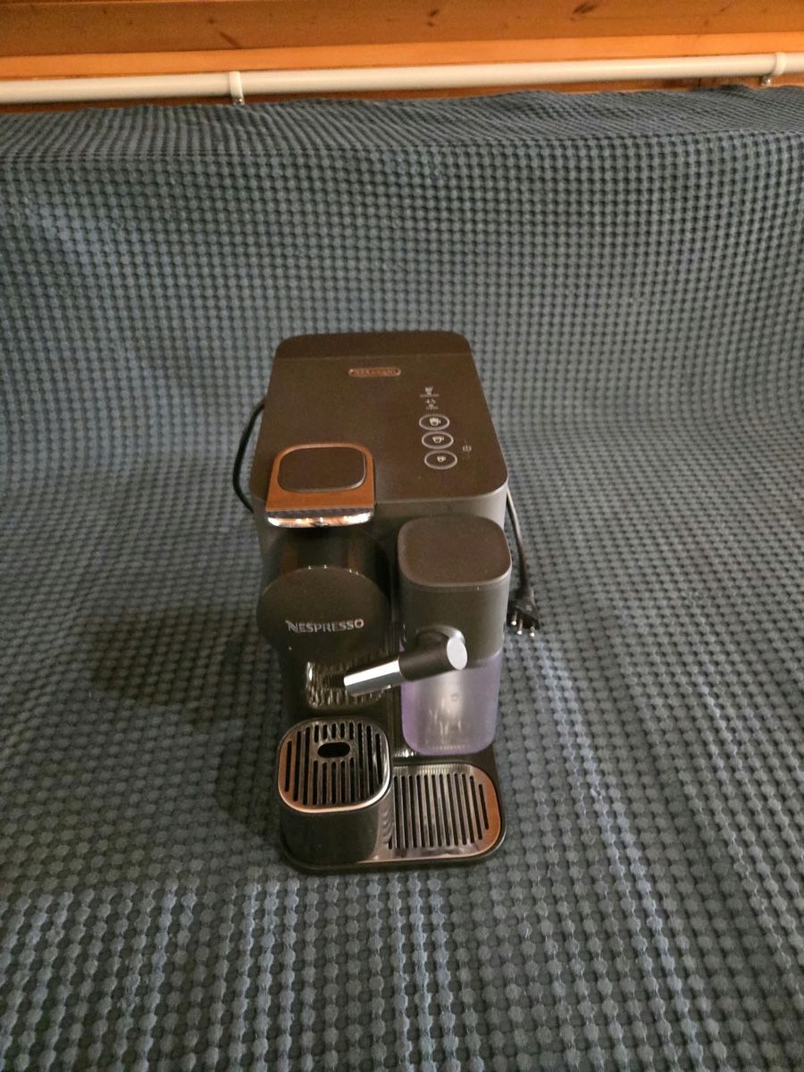De'Longhi Kaffeemaschinen & Espressomaschinen: Nesspresso DeLonghi Coffee Machine – Gebraucht aus Ins von dzi_cgk6 1