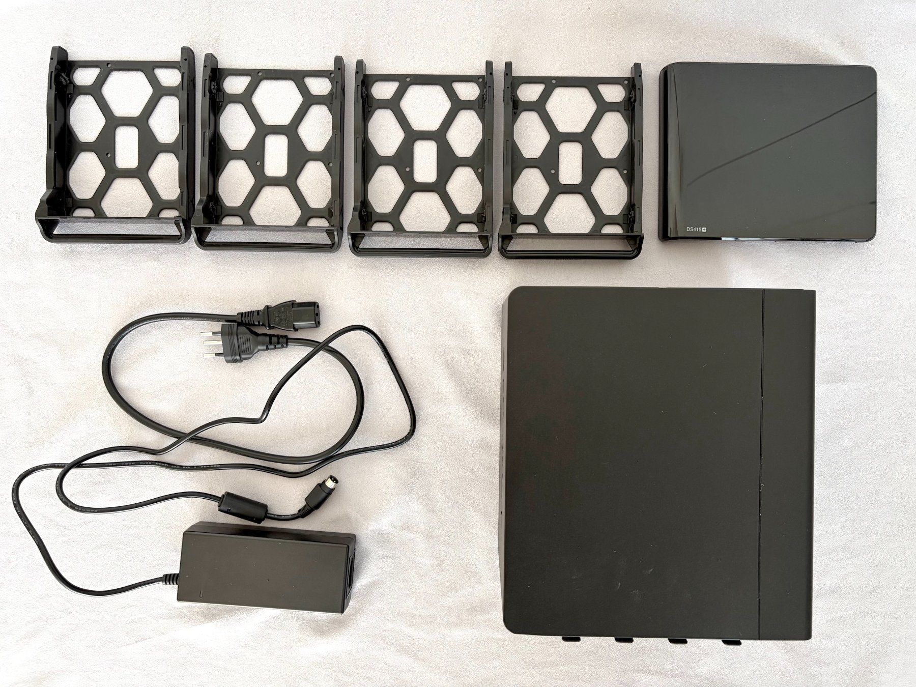 Synology Server: Synology DiskStation DS415+ NAS – Usato da Thalwil venduto da sirquimby