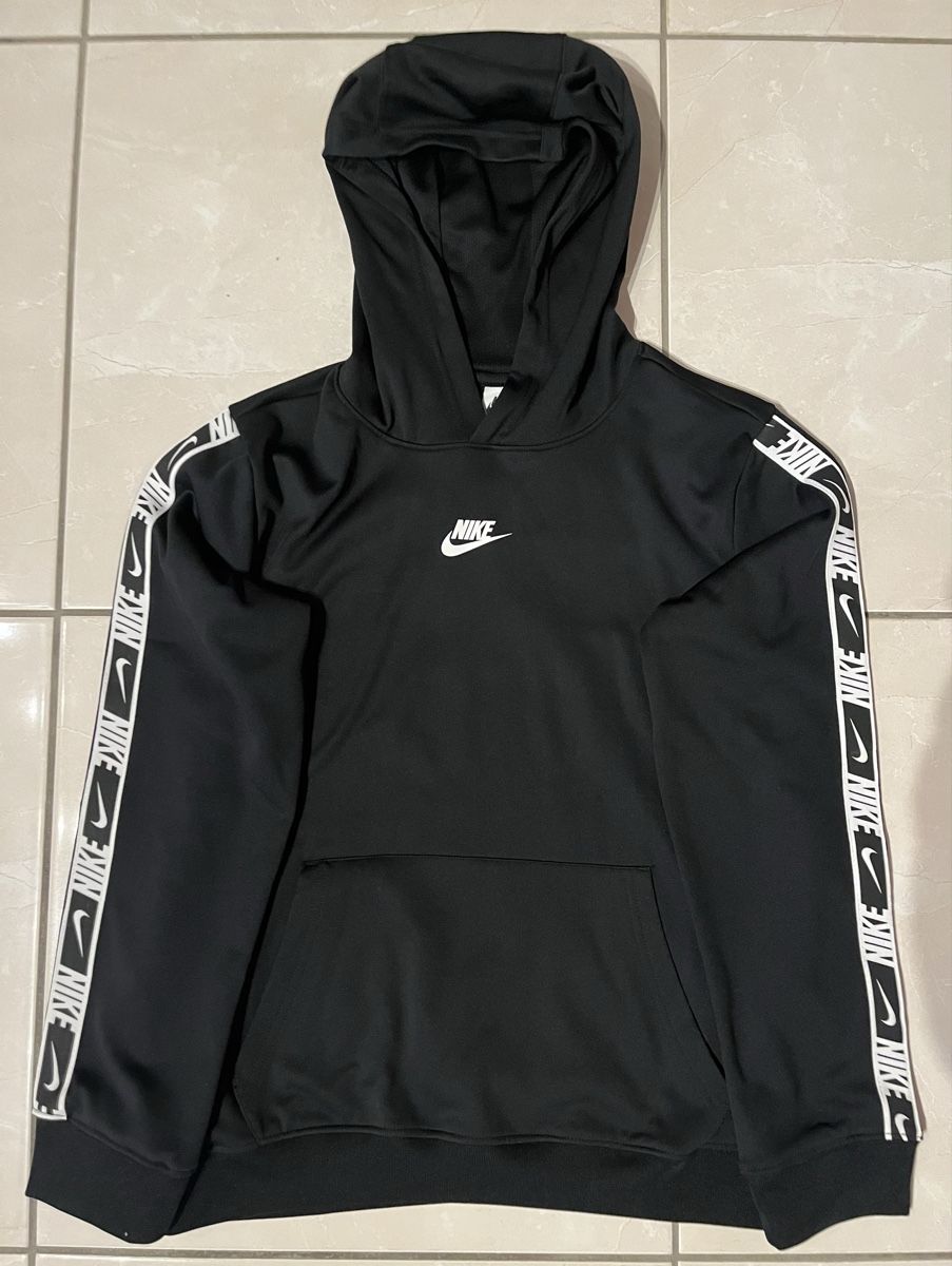 Nike T-Shirts: Nike Kapuzenpullover Dri-FIT Gr. XS schwarz weiss – Gebraucht aus Winterthur von honghanh