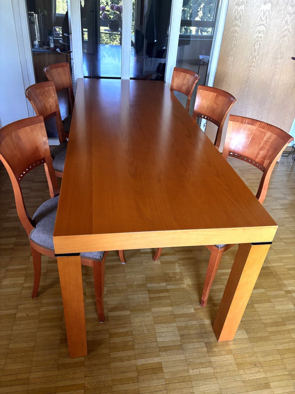 Set de table et chaises: Esstisch-Set Kirschbaumoptik, 220cm, 8 Stühle – D'occasion à Basel par Britt_D 6