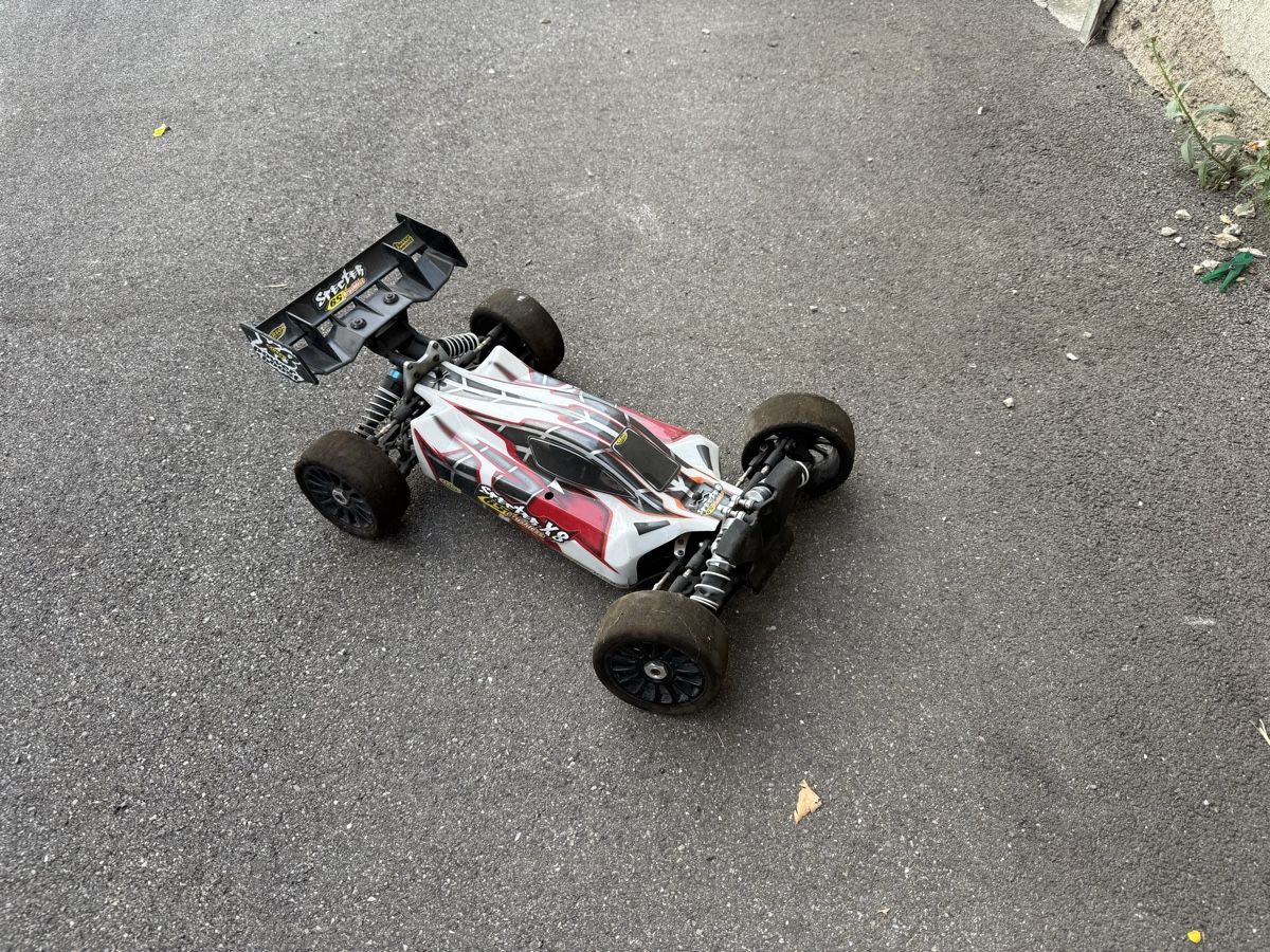 Carson RC Kits de montage: Carson Specter 6s RC Auto – Défectueux à Stein am Rhein par Coraxsas87