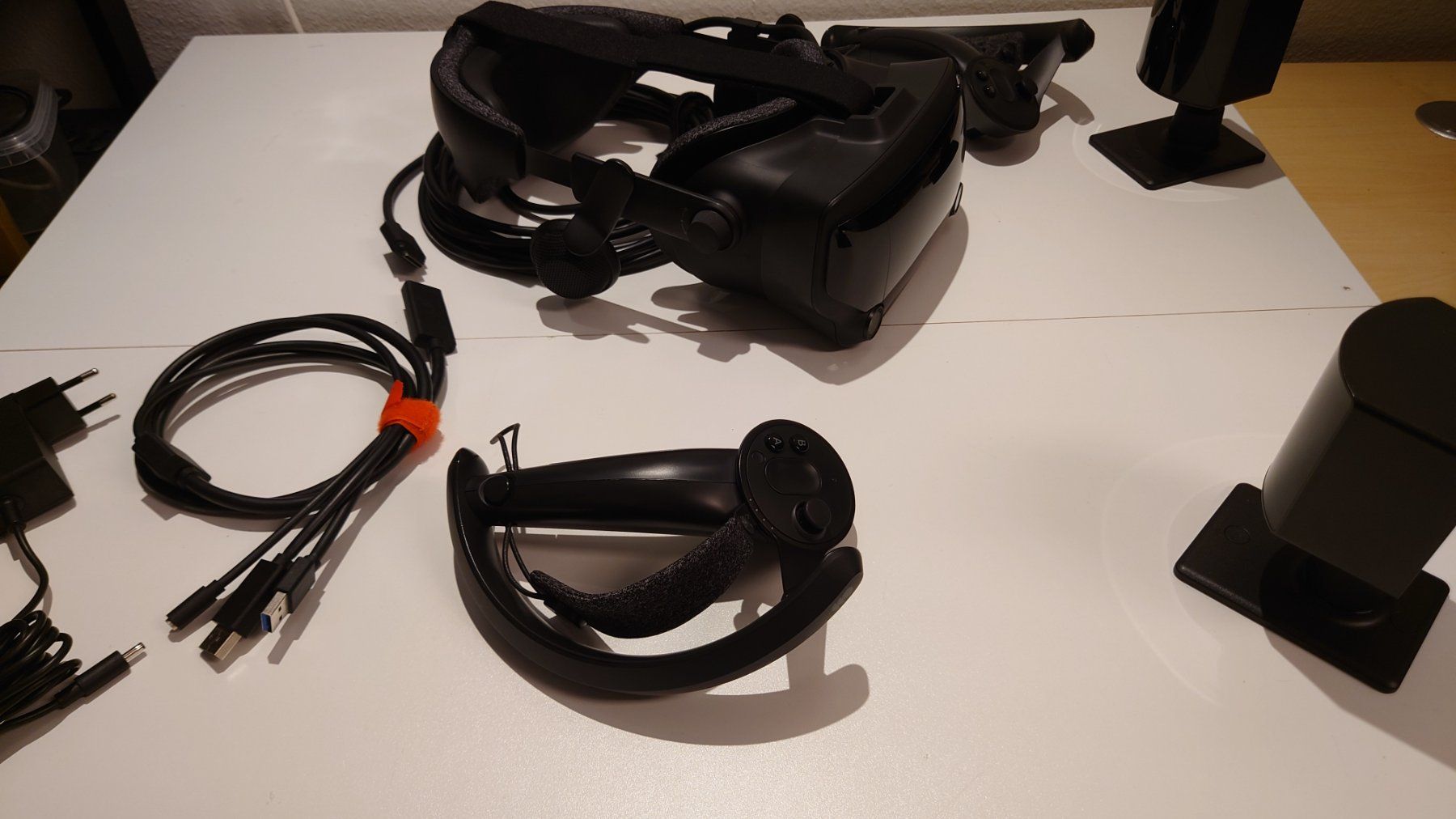 Valve Casco VR: Valve Index Steam VR Headset mit Controller & Basestations – Usato da Volketswil venduto da thedmo_seller 5