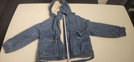 Winter Jeansjacke mit Kapuze von Bershka, Grösse M