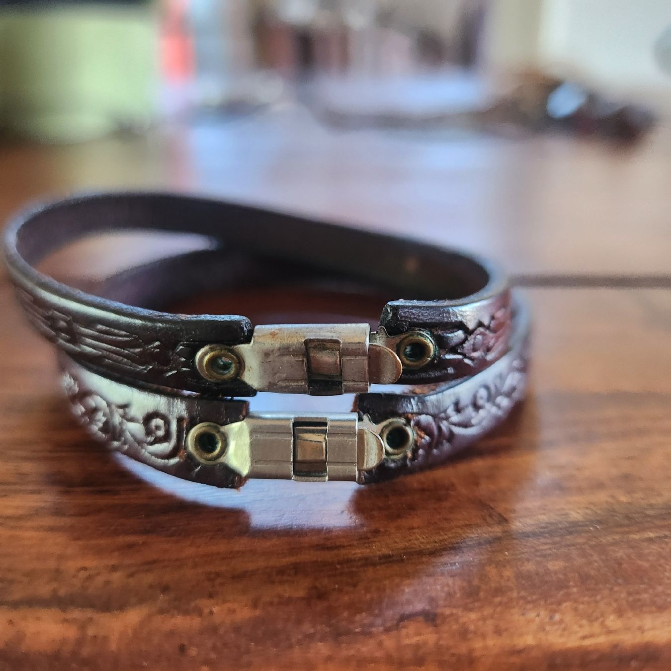 Bracciali & Braccialetti: Zwei Lederarmbänder – Usato da Forch venduto da ang_bhq6 1