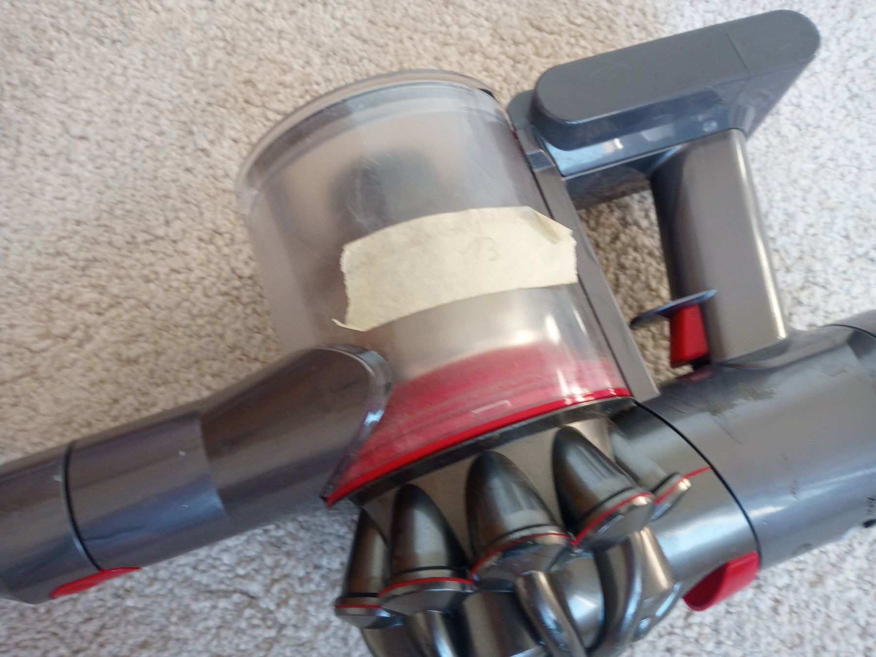 Dyson Aspirapolveri & Accessori: Handstaubsauger Dyson V7 – Usato da Prez-vers-Siviriez venduto da Monija70 6