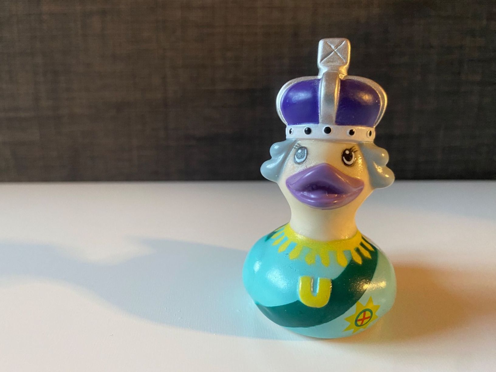 Spielzeuge: Bade-Ente Mini Queen – Gebraucht aus Vilters von Zwaergli13