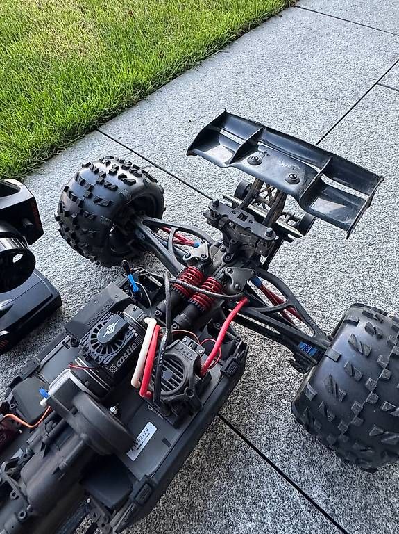 Traxxas Modellismo RC: Traxxas E-Revo 1:8 – Usato da Küttigen venduto da timo01_ 3