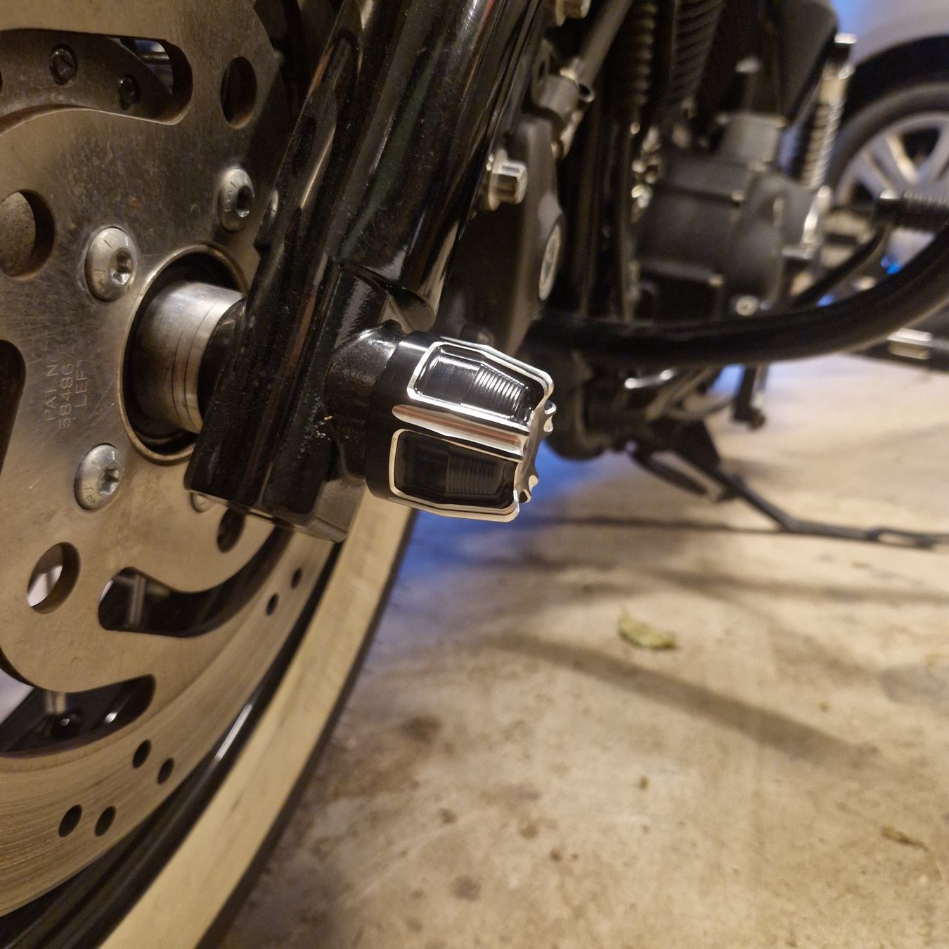 Harley-Davidson Tutti i ricambio per moto: Harley Davidson Vorderachsmutter-Abdeckung Custom – Nuovo e nell'imballaggio originale da Dorf venduto da Messer-Schweiz 1