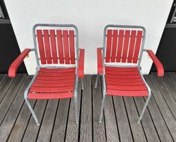 2 rote Bigla Gartenstühle mit Armlehnen