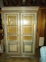 Massiver Vitrinenschrank NP Fr 2700.-  von Möbel Pfister