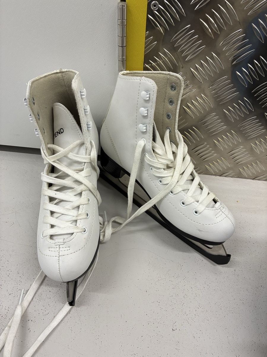 Pattini in linea & Pattini a rotelle: Schlittschuhe 37 – Usato da Bern venduto da wisemagpie 1