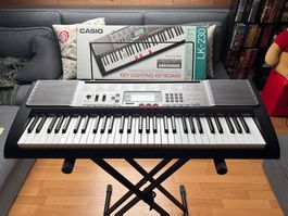 Piano Casio LK-230 avec apprentissage par touches éclairées