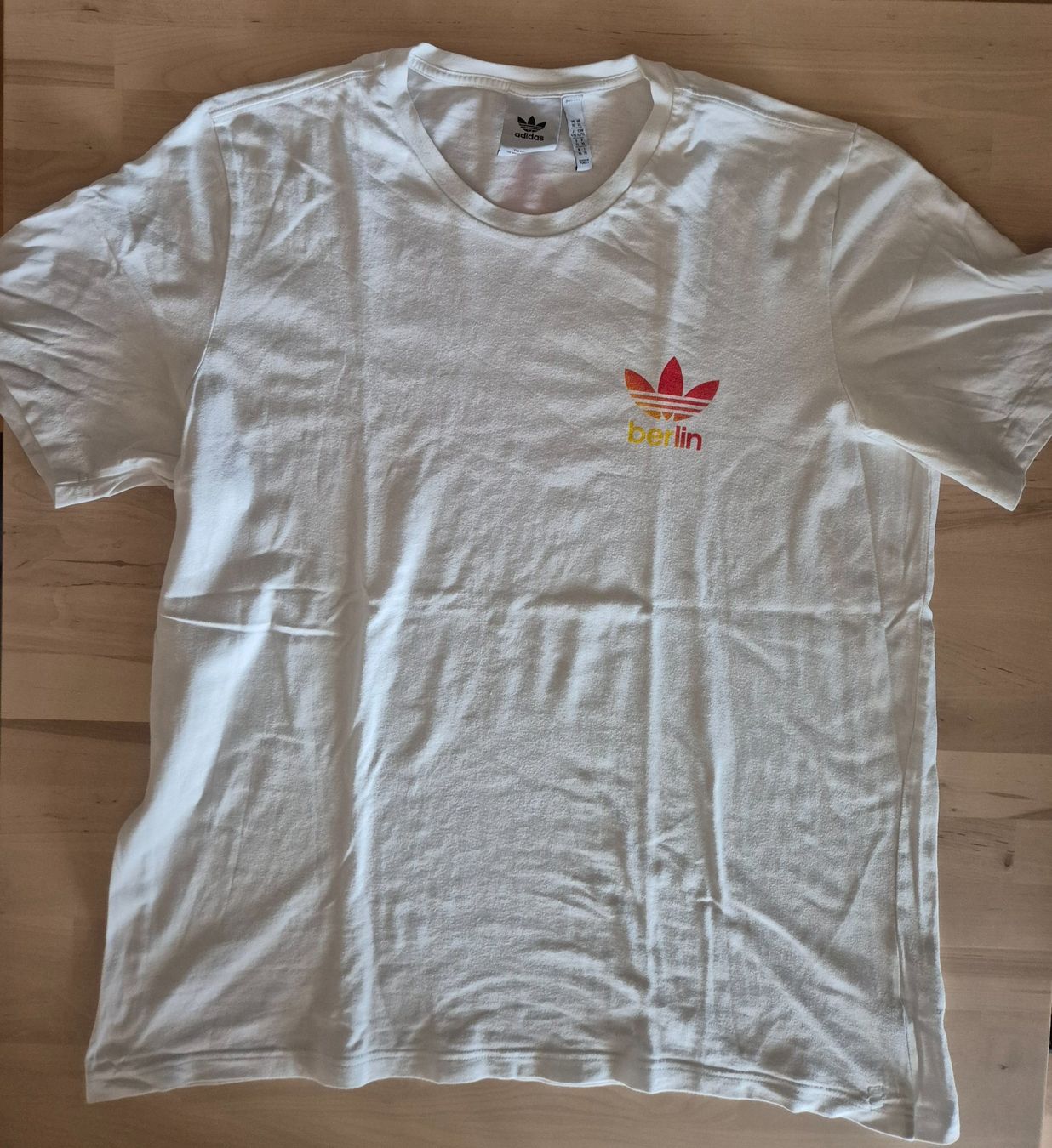 Adidas T-shirt: Adidas oversized T-Shirt "Berlin" – Usato da Trogen venduto da Monk3yWear