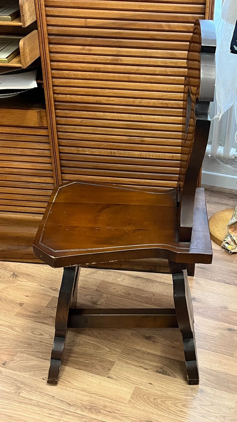 Chaises: Antiker Holzstuhl /Stabelle – D'occasion à Stetten AG par Brissago25 2