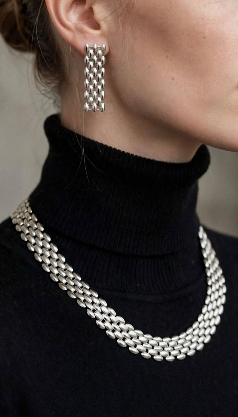 Ketten: Set collana e orecchini colore argento nuovi – Neu (gemäss Beschreibung) aus Giubiasco von Stefaniav