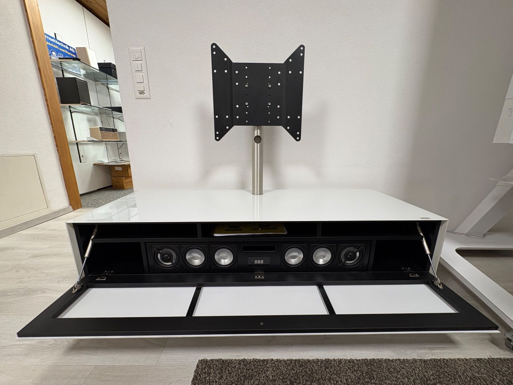 Spectral Mobili TV: Spectral TV-Möbel mit Halterung BRA 2 – Usato da Weite venduto da FTW-AG 1
