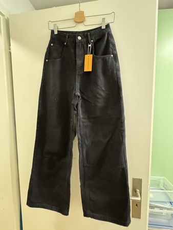 Schwarze Jeans von Myoursa, Grösse XS, neuwertig!