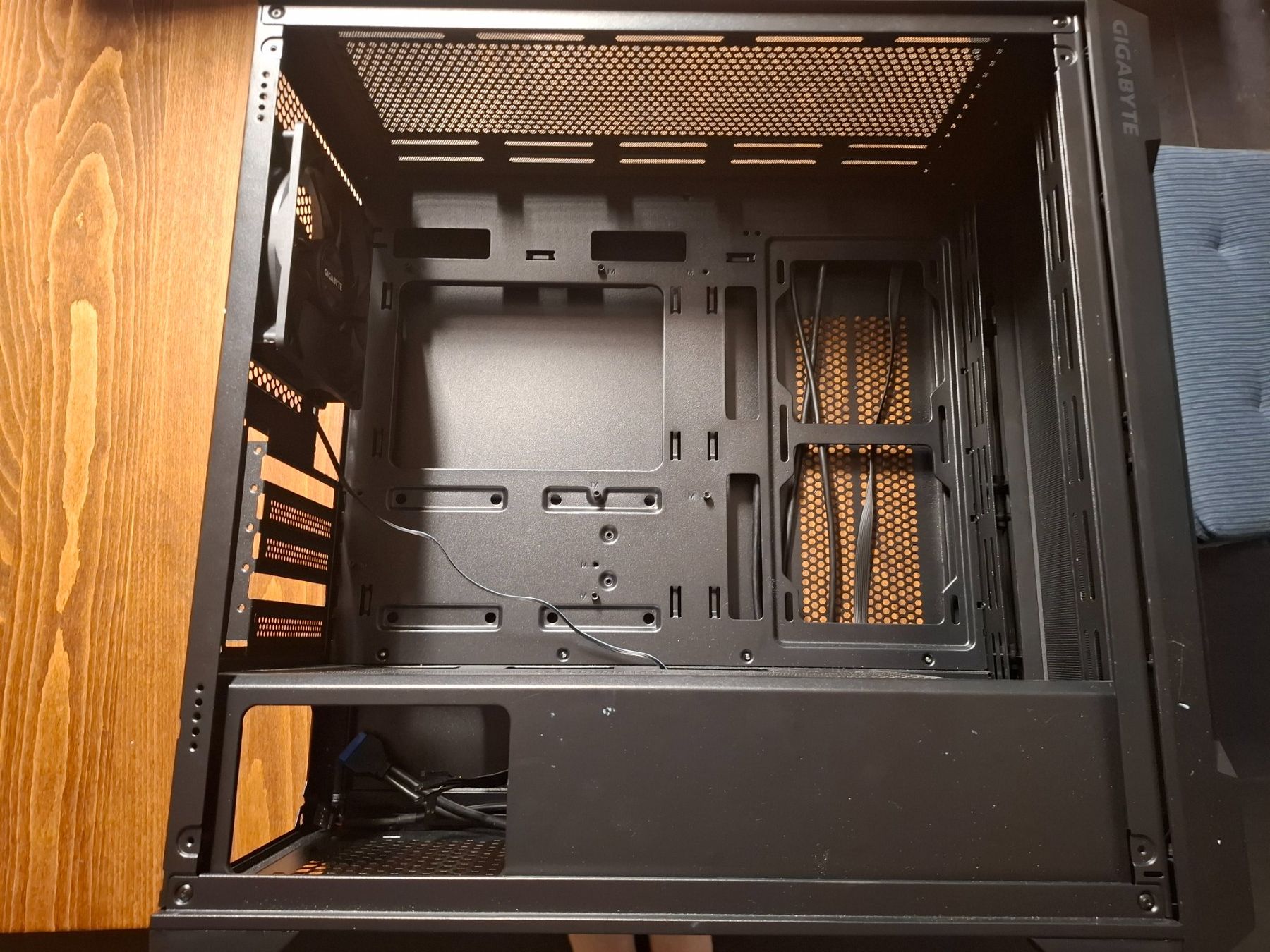 Custodie: PC Case ATX – Usato da Erlach venduto da Tulkas77 1