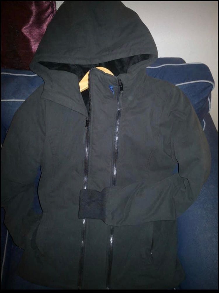 Giacche: Winterjacke schwarz schön warm Gr. L – Usato da Winterthur venduto da Arunasu 1