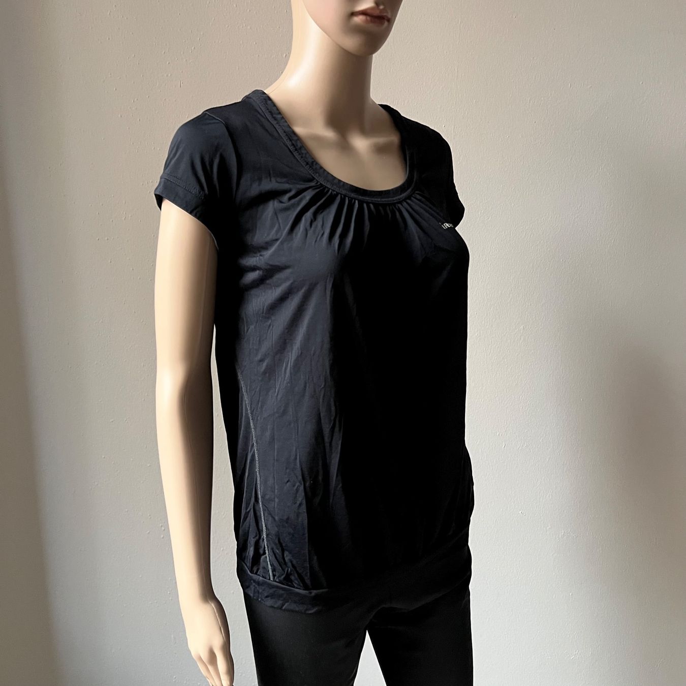 Peak Performance T-shirt: PEAK PERFORMANCE T-Shirt 🖤 – Usato da Zürich venduto da ClosetQueen 5