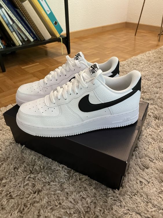 Neu Nike Air Force 1 low weiss schwarz Grosse EU 44 Kaufen auf Ricardo