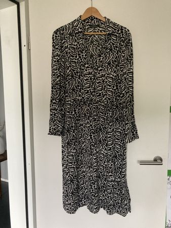 Schickes Kleid von SET, Grösse 3638, Schwarz-Weiss Muster 👗