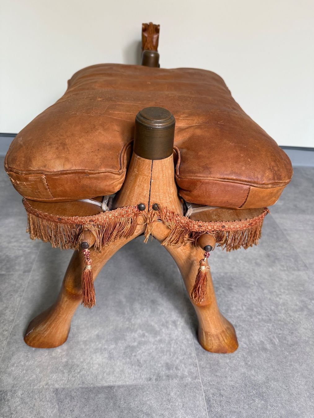 Sgabelli: Antiker Kamelhocker aus Leder, Vintage – Usato da Arbon venduto da mei_cnd6 2