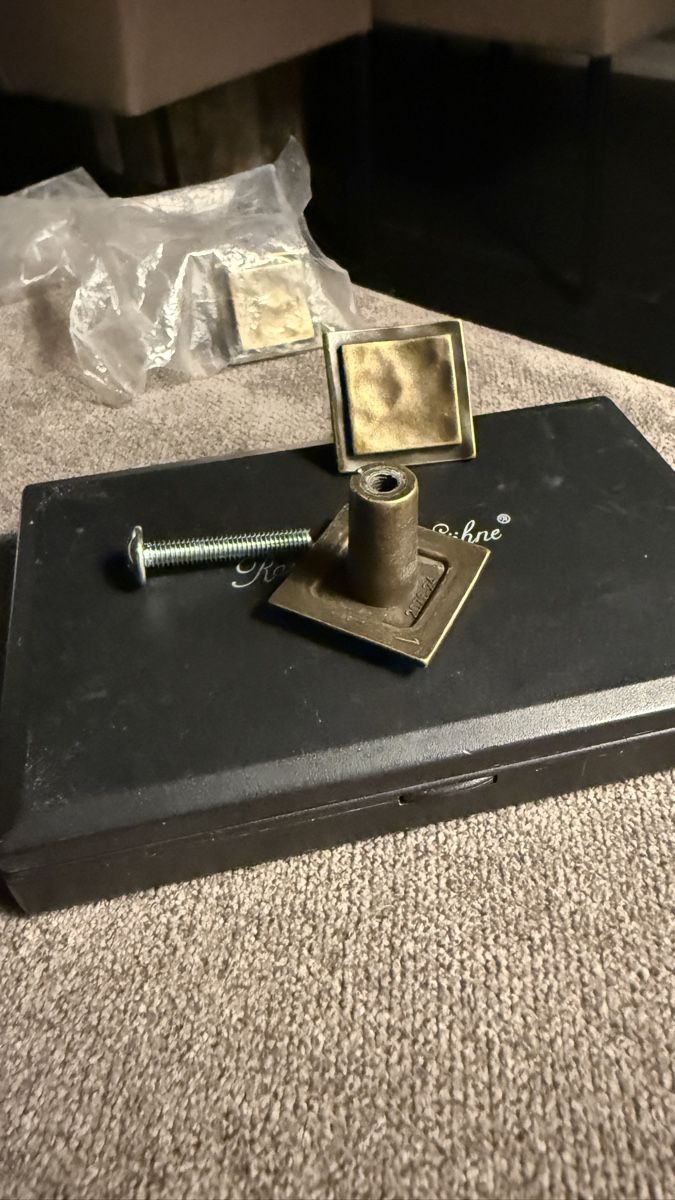 Ferramenta: Möbelknöpfe quadratisch Messing Set 3 Stück – Nuovo e nell'imballaggio originale da Niederglatt ZH venduto da neunzehn82 3