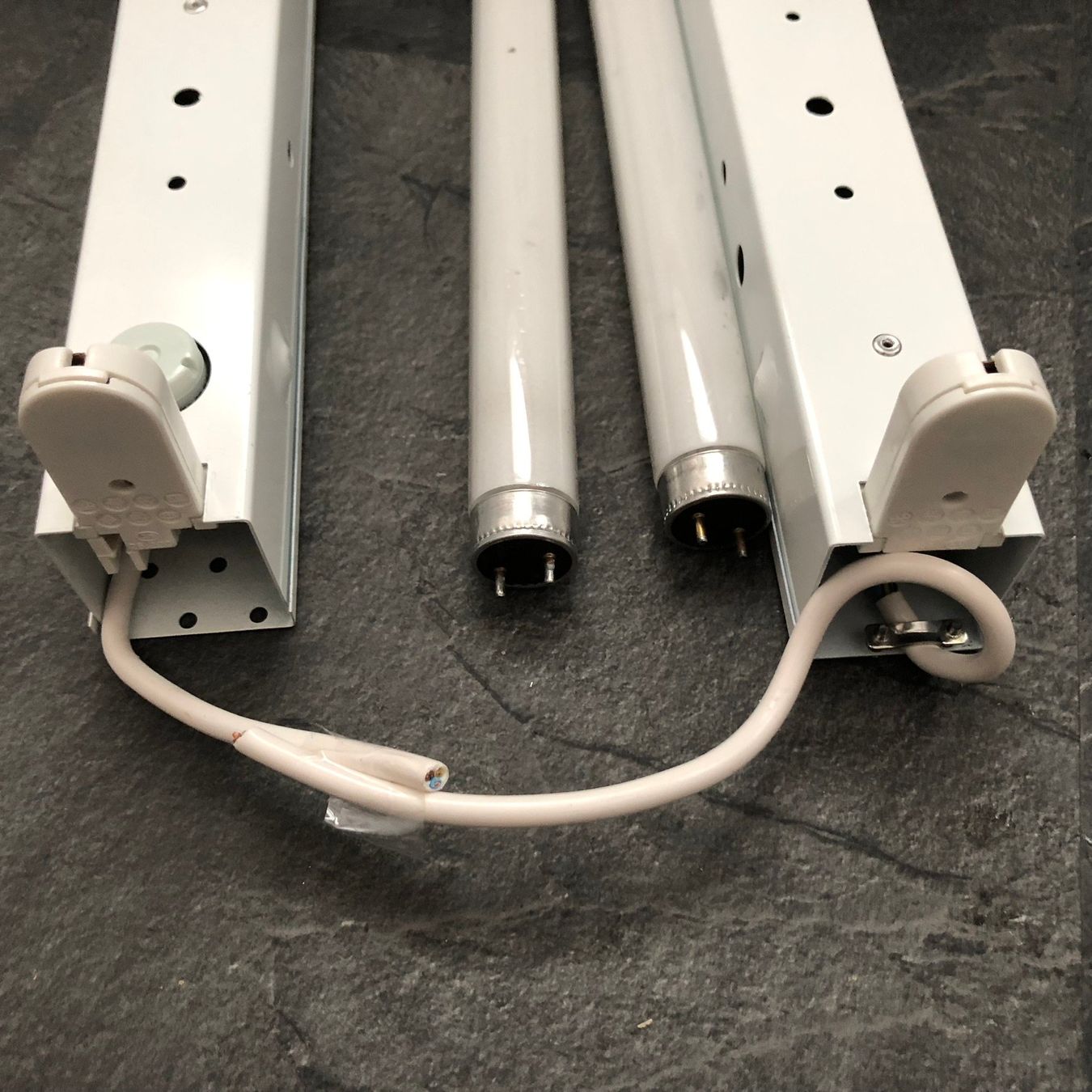 Lampade: FL-Armatur 2x15W Tandem – Usato da Hinterkappelen venduto da atomschnee 4