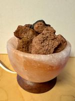 Lampe - Salzkristall gefüllt mit Lava-Steinen