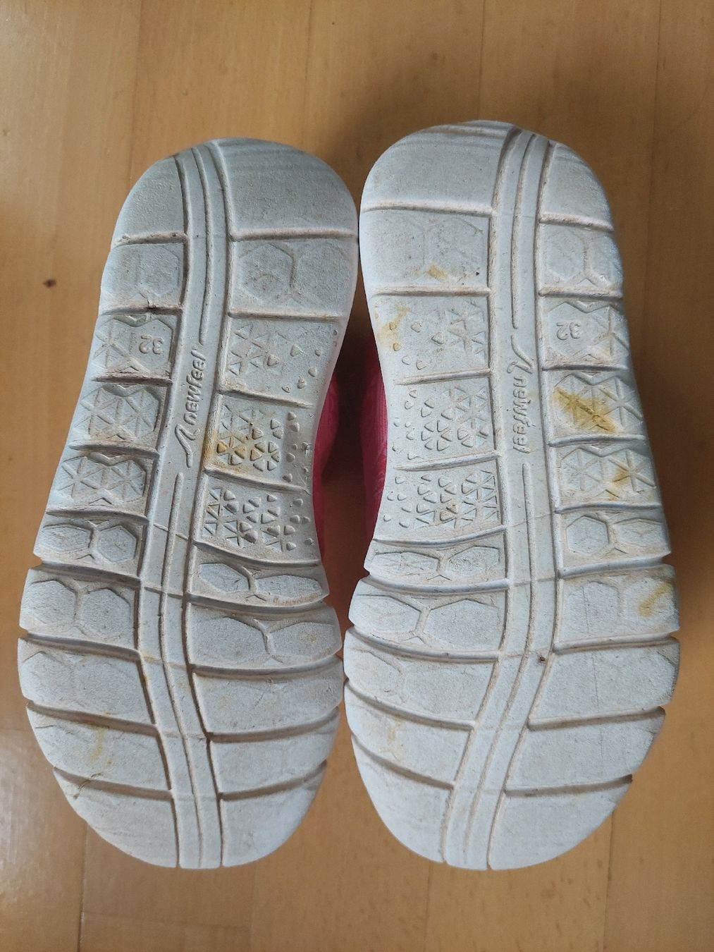 Decathlon Scarpe per ragazze: Sportschule Gr. 32 Pink decathlon – Usato da Zürich venduto da Paola_O 3