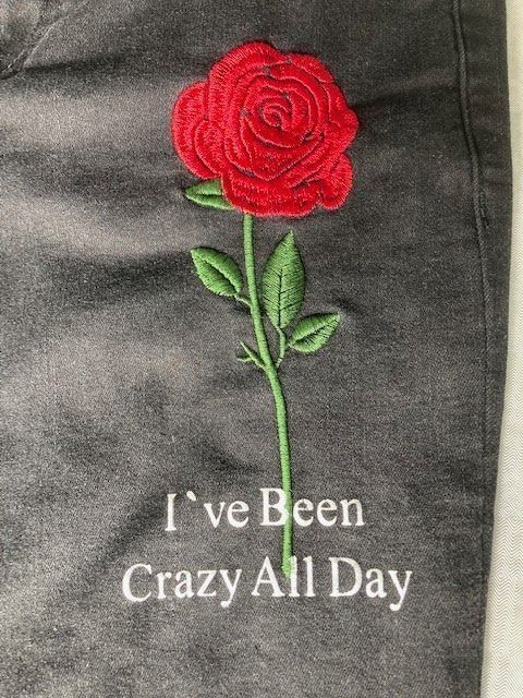 Tally Weijl Jeans: 1 Damen-Jeans, Gr. 34, schwarz+Rosen – Usato da Richterswil venduto da Hausi12 1