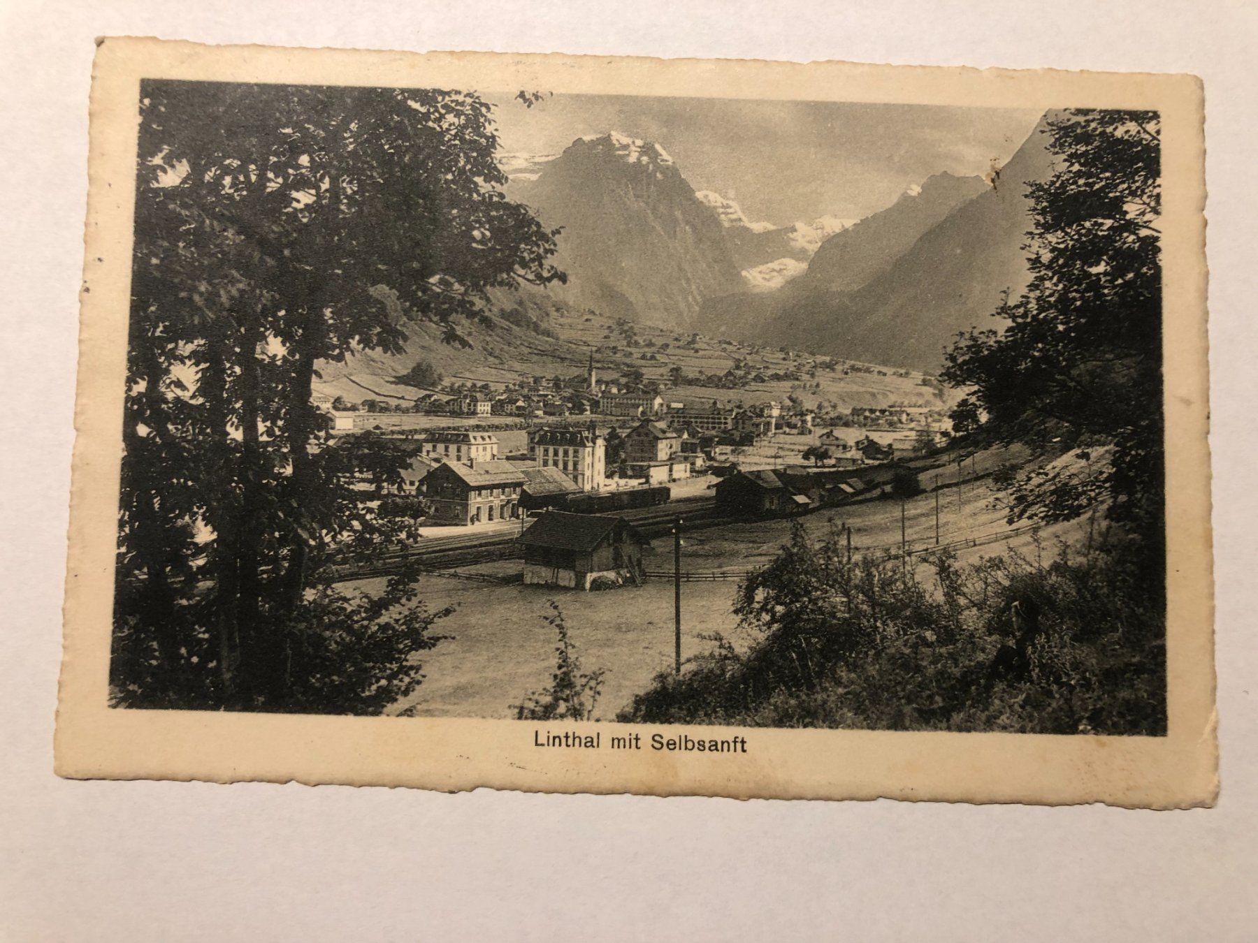 Ansichtskarten: Ansichtskarte Linthal mit Selbstansicht, Bahnhof - Bahn – Gebraucht aus Pfäffikon ZH von Waltoversand