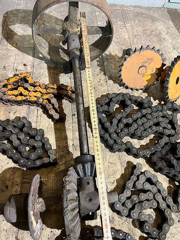 Altro per industria metallurgica: Diverse Ketten Antriebe Kettenräder – Usato da Belp venduto da machrismo24