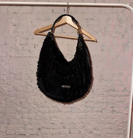 Jimmy Choo Solaire Hobo Bag – Echtpelz Kaninchen, Schwarz
