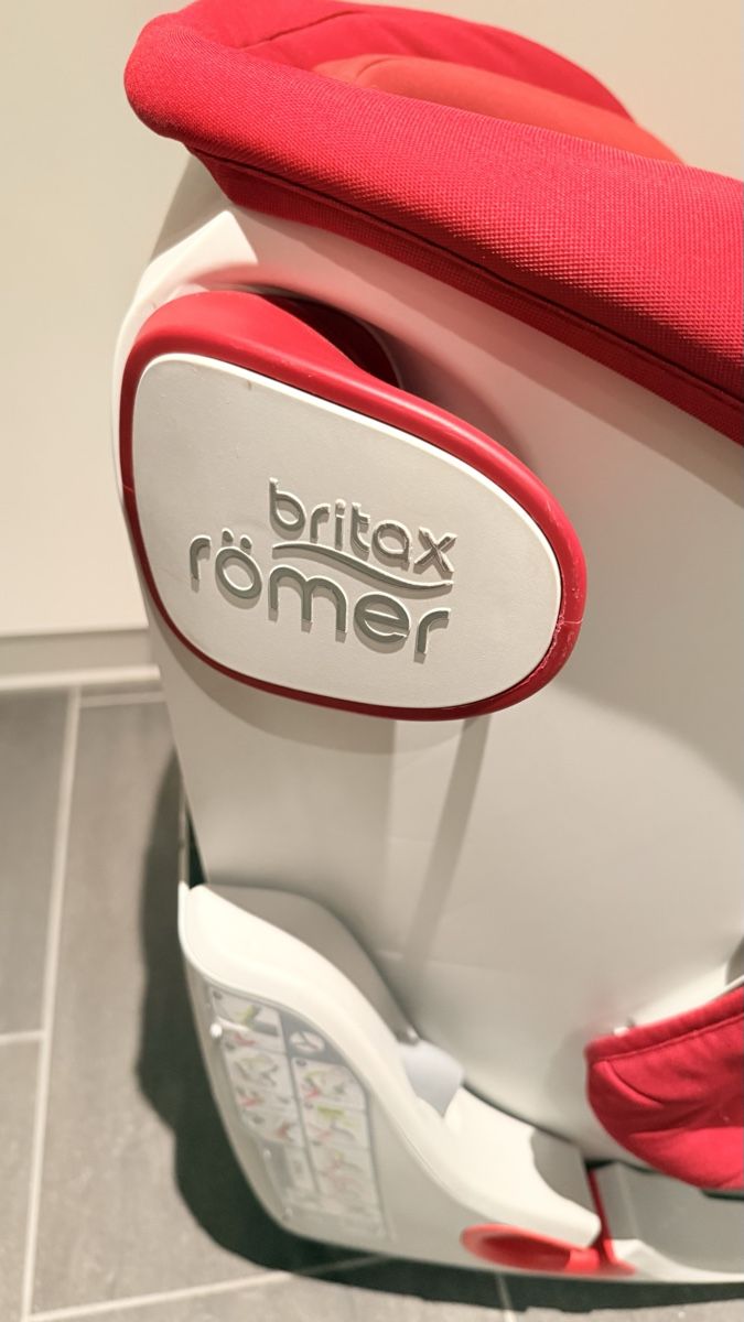 Britax Römer Seggiolini per auto: Britax Römer Autositz Top Zustand, Rot – Usato da Hagendorn venduto da VS0506 6