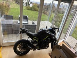 Kawasaki Z900  92 Kw   Km: 1700