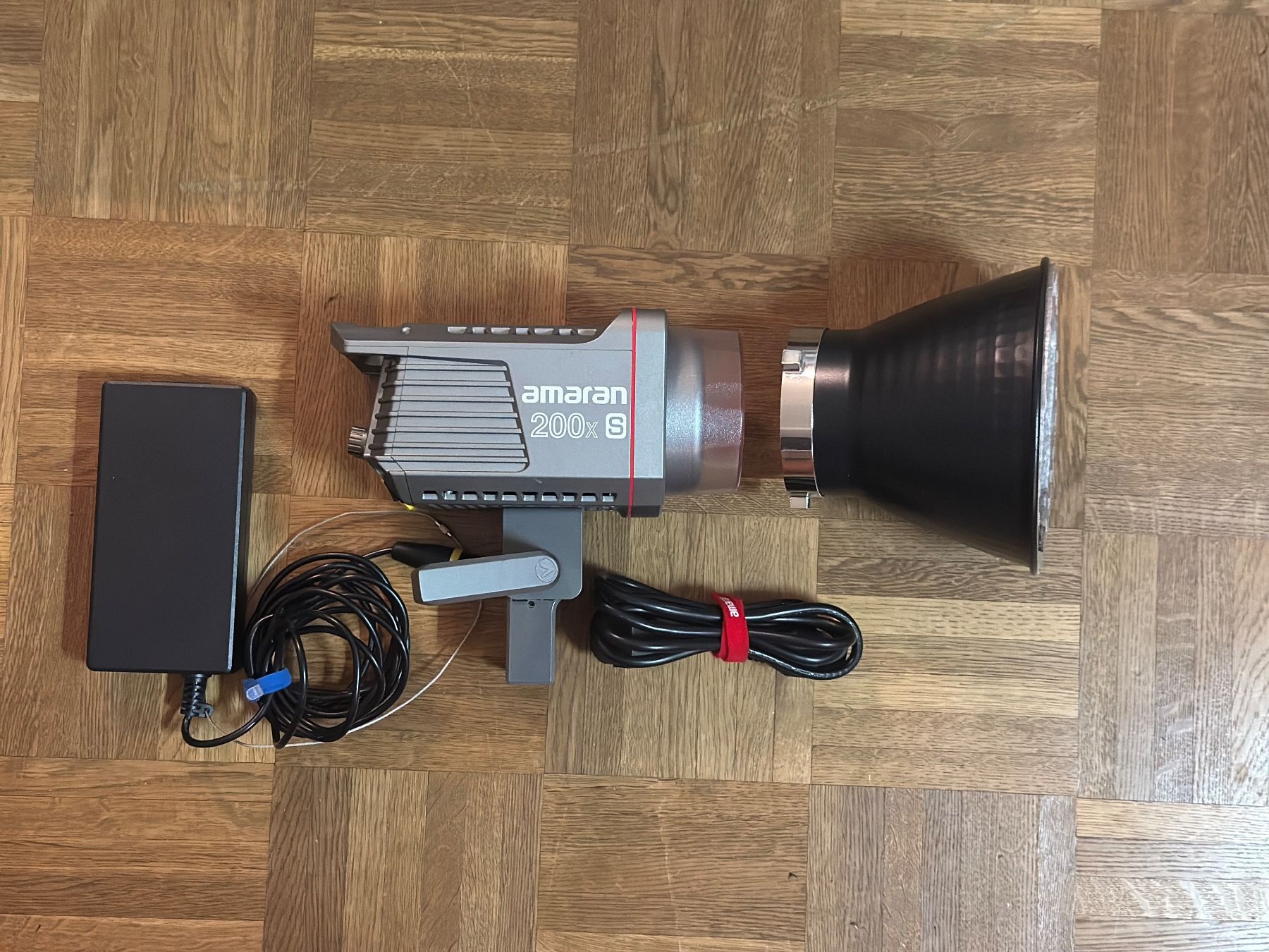 Aputure Lampes: Amaran 200x S (Aputure) – D'occasion à Zürich par cla_sgm7
