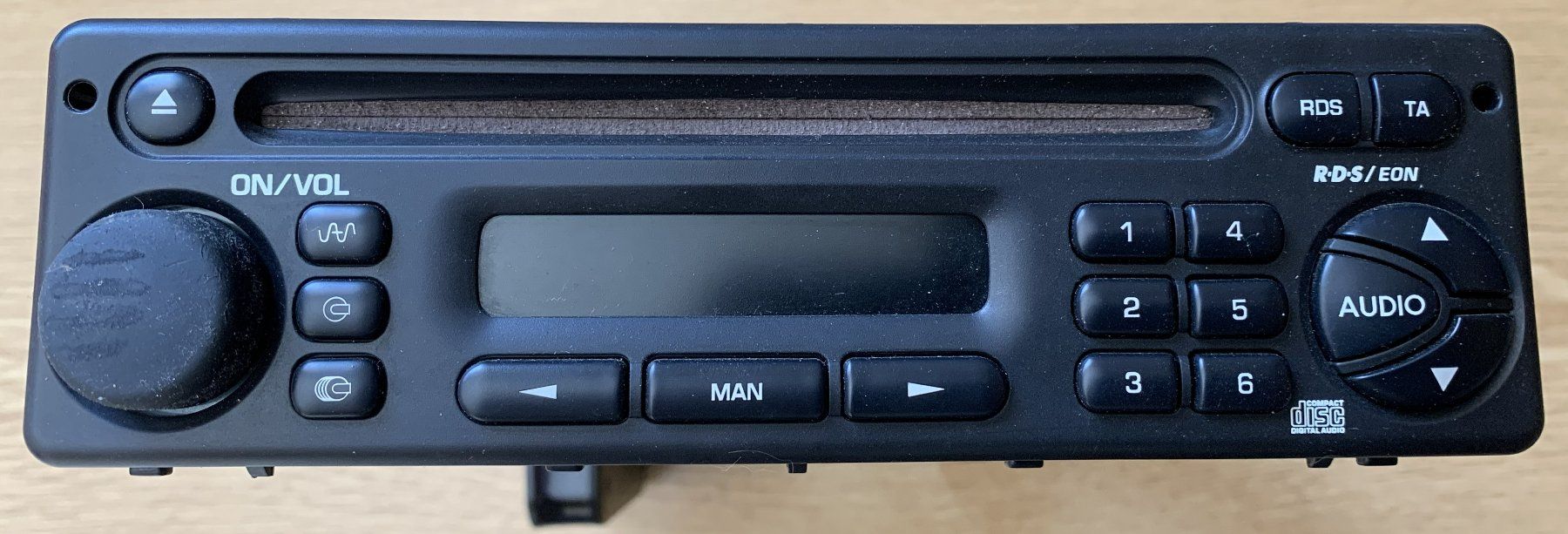 Radio: Autoradio CD Player PU-2294A Peugeot – Usato da Hunzenschwil venduto da JDmeetsRIC