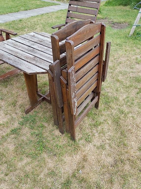 Tischset: Gartentisch Gartenstühle Holz – Gebraucht aus Brienz BE von cgj 1
