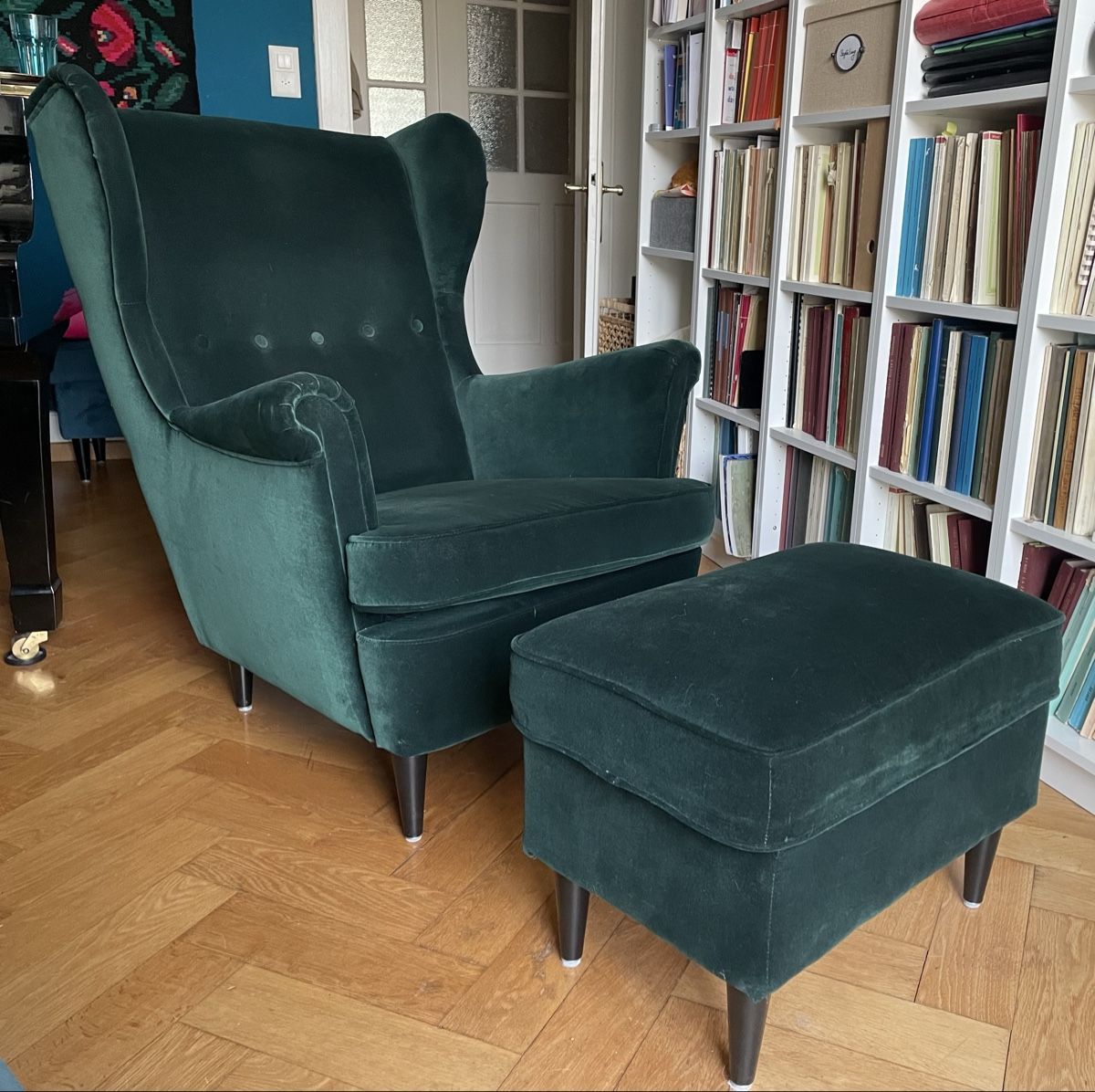 Ikea Fauteuils: Ikea Strandmon Sessel mit Hocker – D'occasion à Zürich par timm.dj