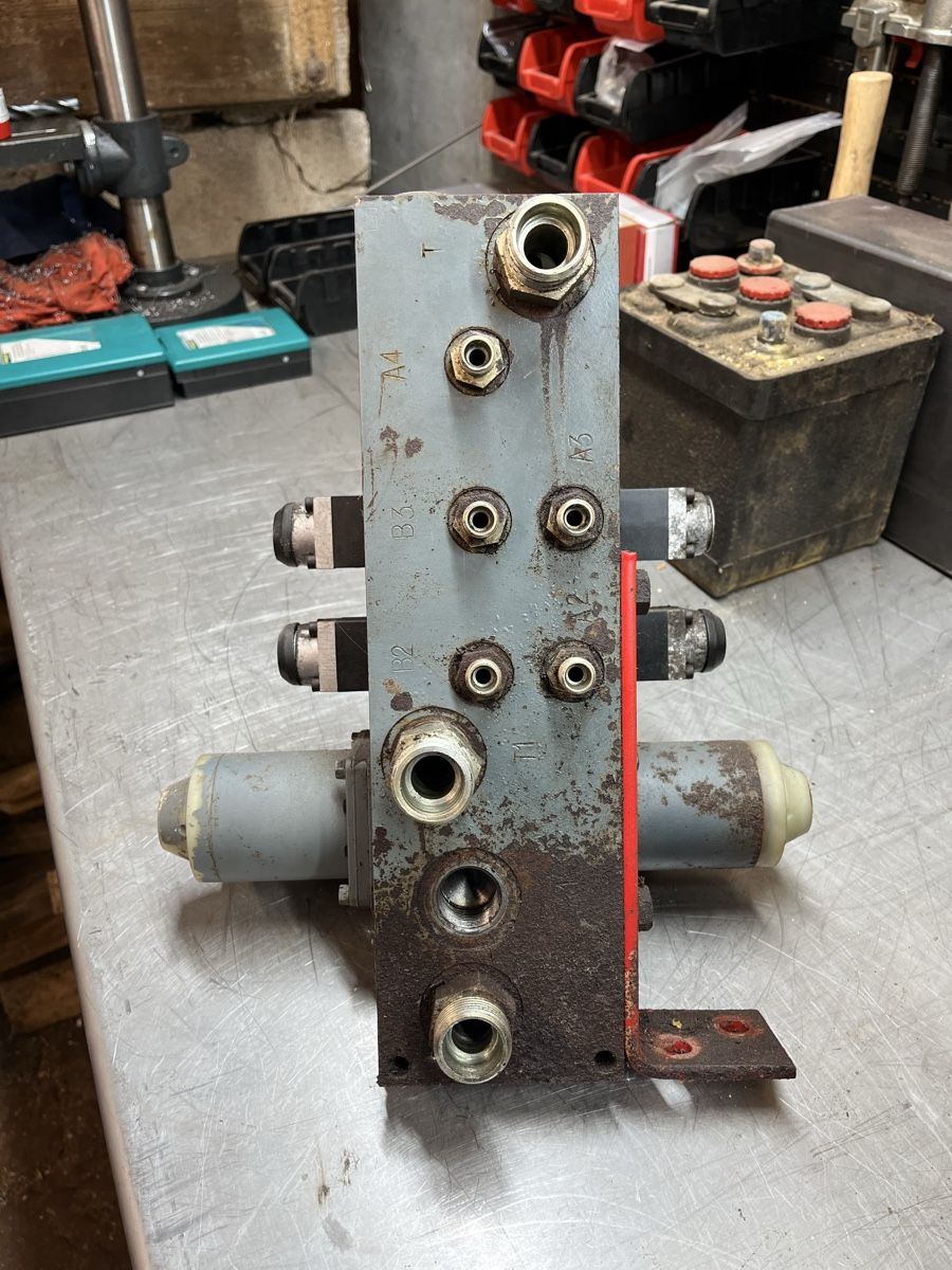 Alle Maschinen: Hydraulik Ventilblock gebraucht – Gebraucht aus Schmitten FR von Michulinu 4