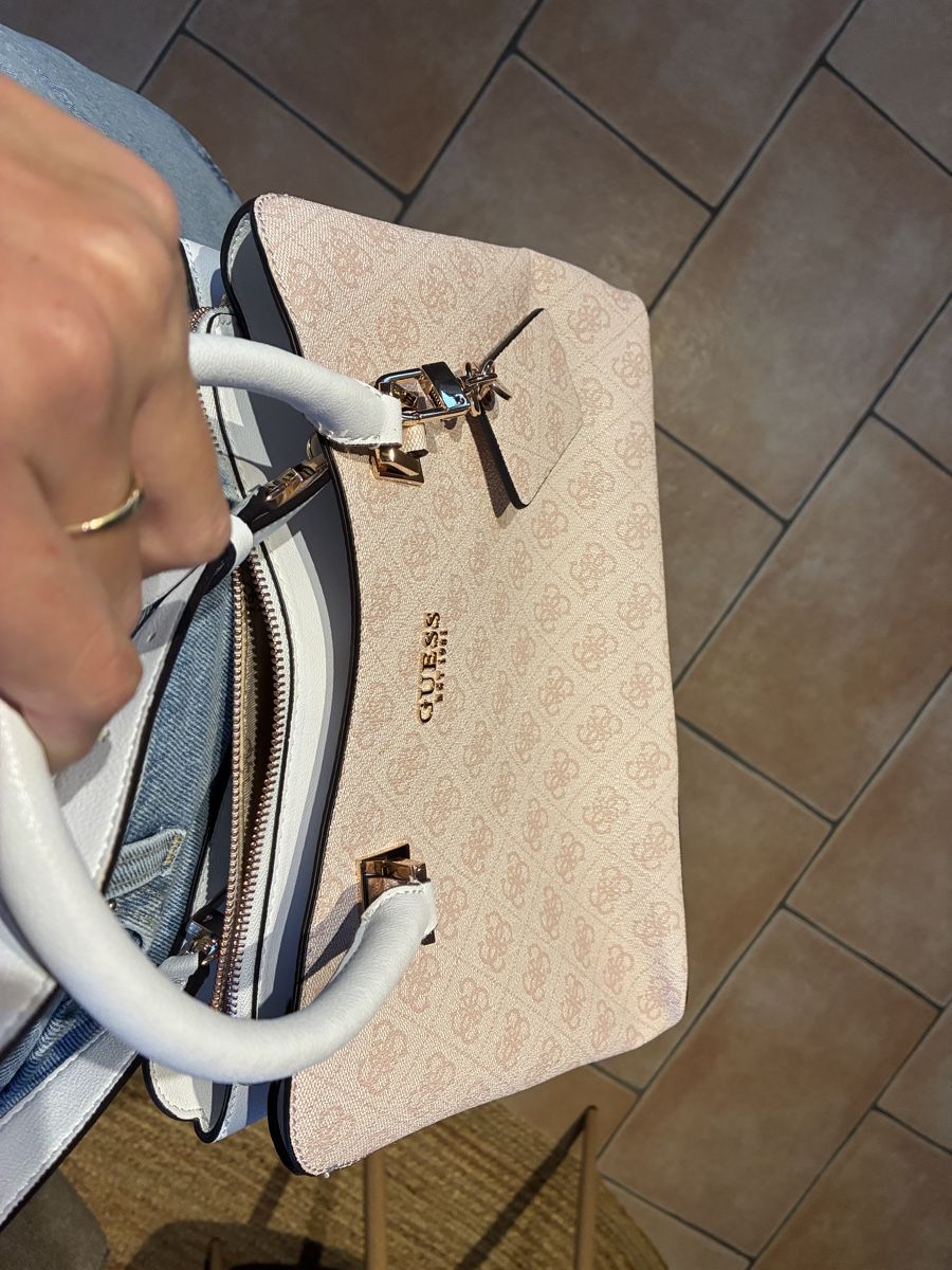 Guess Taschen für Damen: Handbag Guess beige pink monogram with shoulder strap – Neu (gemäss Beschreibung) aus Mettmenstetten von ama_m86n 1