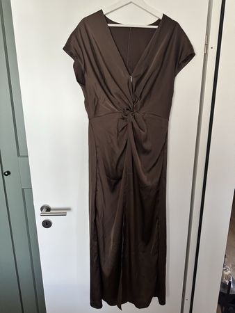 Braunes elegantes Kleid