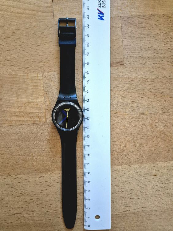 Schwarze Swatch Uhr 3