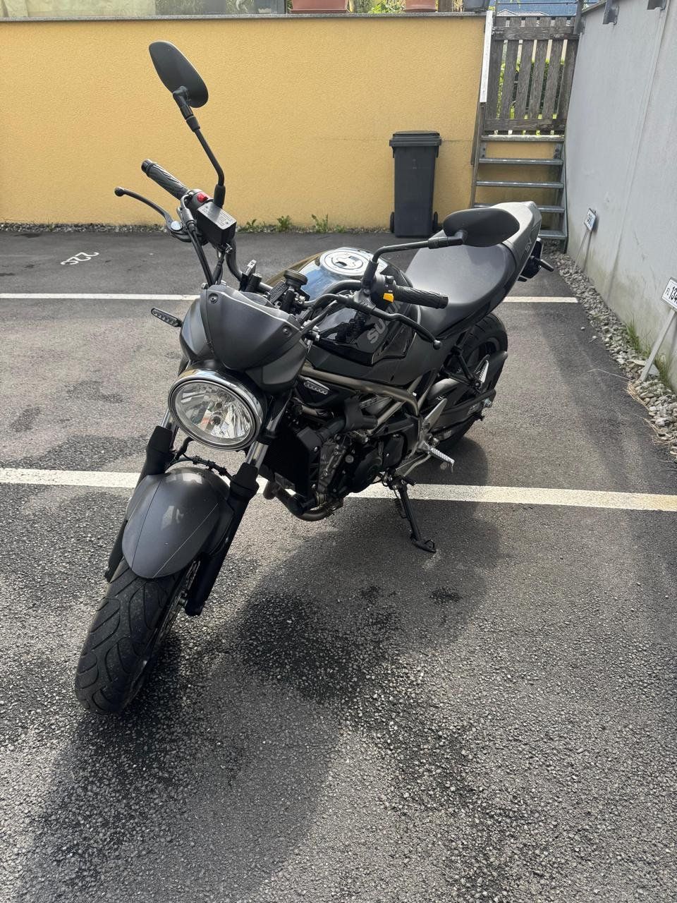 Suzuki Strasse: Suzuki SV 650 zu verkaufen – Gebraucht aus Mauren von Damonti