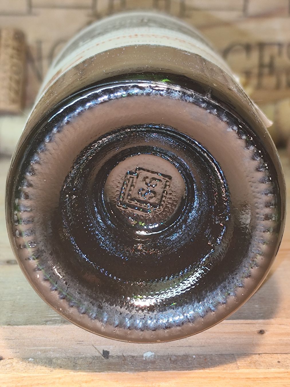 Lafite Rothschild Vino: 1970 Chateau Lafite Rothschild – Nuovo e nell'imballaggio originale da Büsserach venduto da Vintage-vins 4