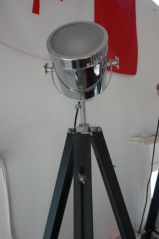 Lampen: Tripod Stehstrahler chrome Hollywood – Gebraucht aus Bäretswil von NightFreakZ 1