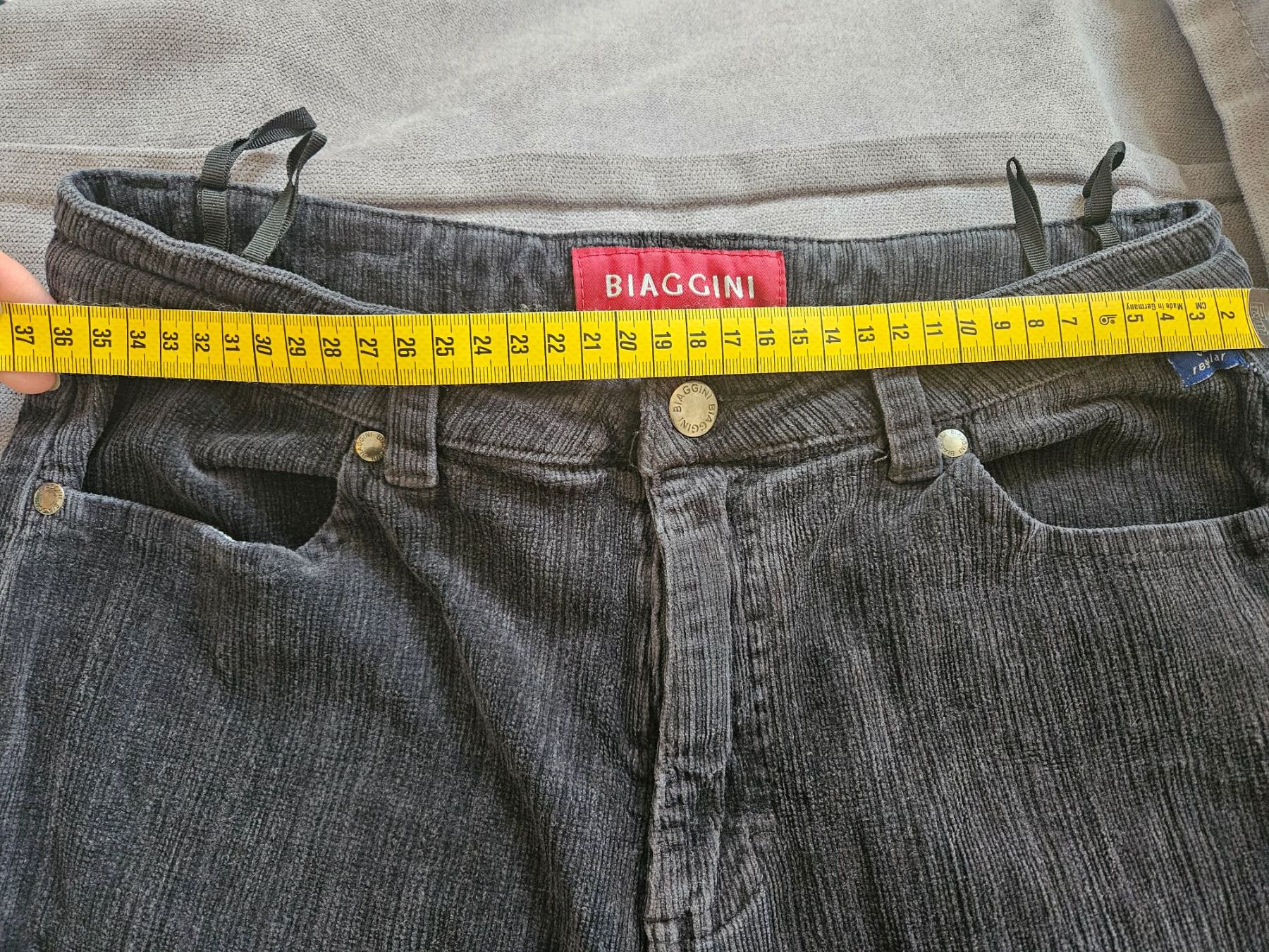 Jeans: Tolle Biaggini-Jeans anthrazit Gr.36 – D'occasion à Schaffhausen par sabrina915 7