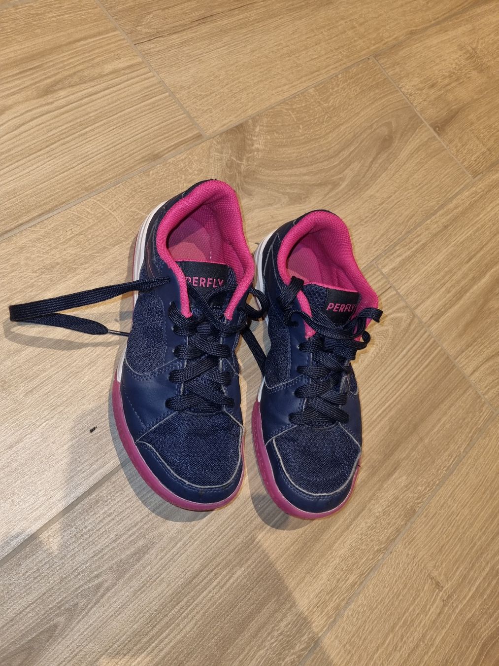 Schuhe für Mädchen: Turnschuh Gr.37 – Gebraucht aus Brügg BE von Delfin79